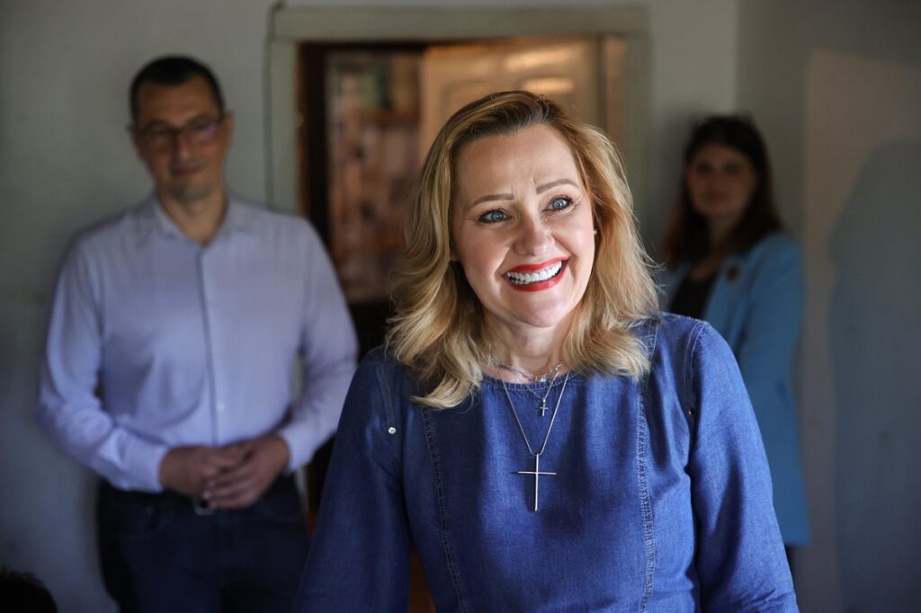 Elena Lasconi cruce