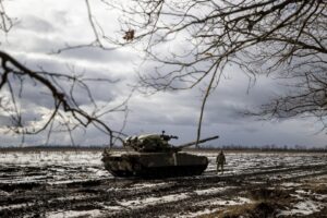 tanc ucrainean, razboi ucraina, operatiune, armata ucraineana, lovitura, front, forte armate ucrainene, atac, ofensiva terestra, soldati, militari, trupe