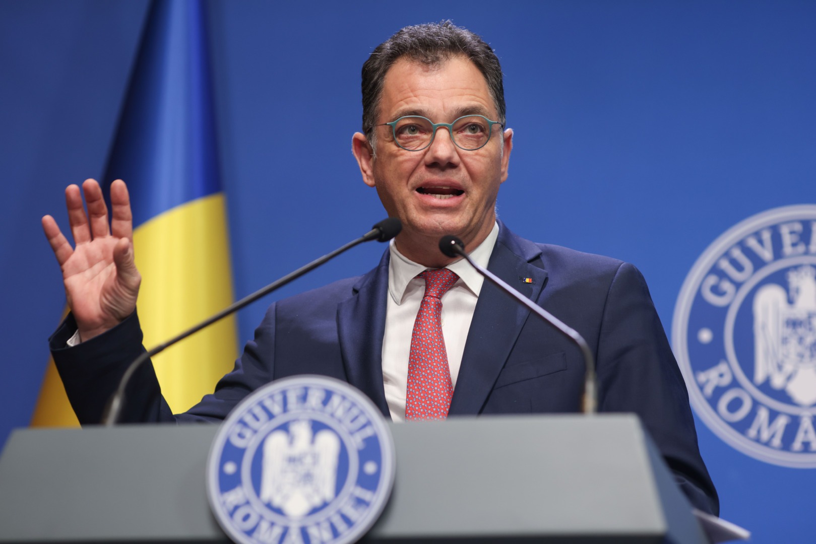 Ștefan-Radu Oprea, ministrul Economiei, Antreprenoriatului și Turismului, susține o conferință de presă la finalul ședinței de guvern, la Palatul Victoria din București, 21 noiembrie 2024.