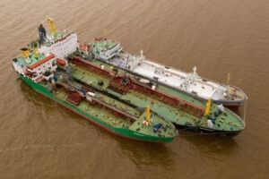 nave Rusia petrol
