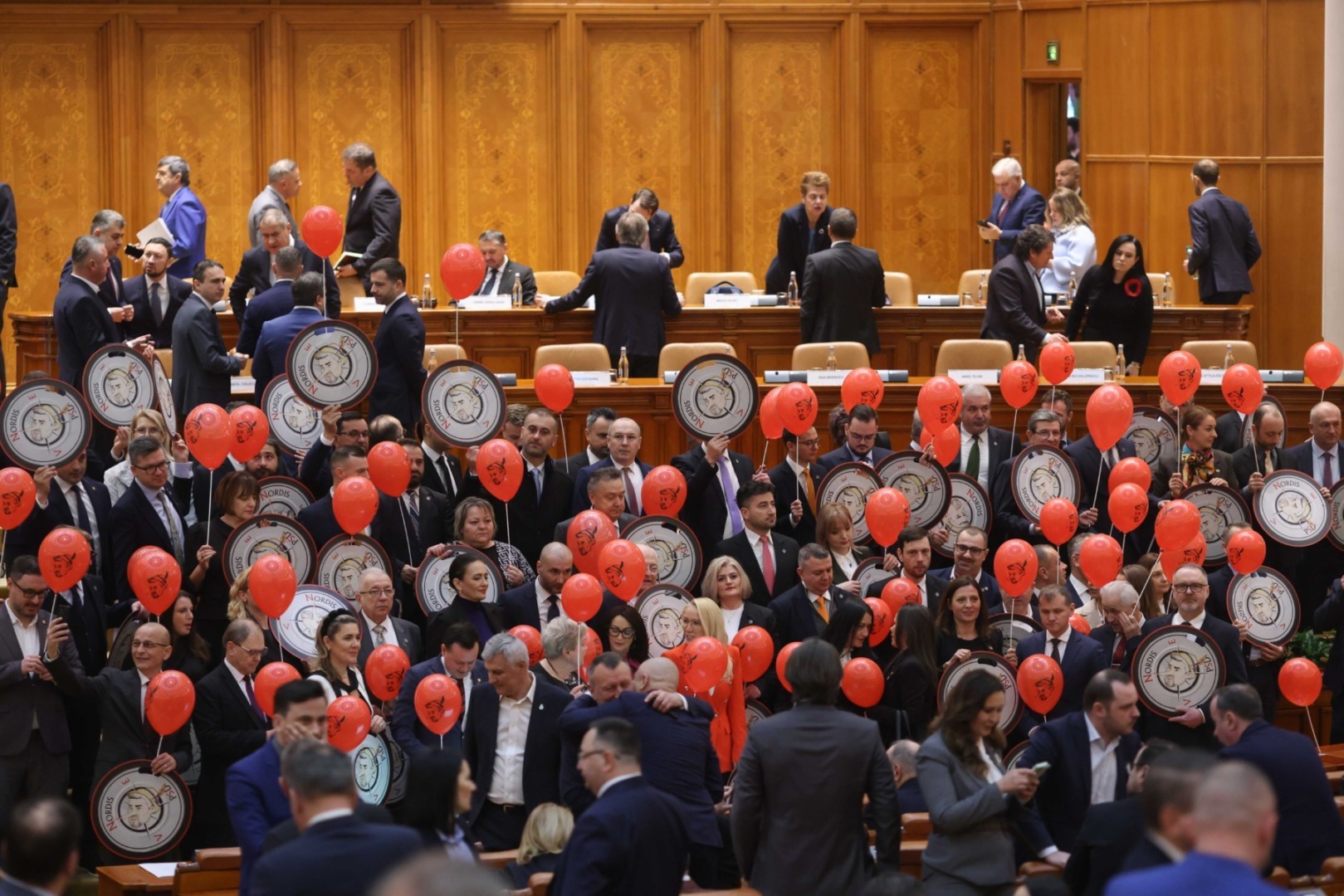 Moțiune de cenzură, Parlament, AUR
