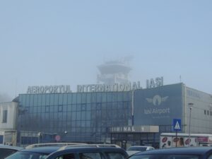 Aeroportul din Iași pe ceață