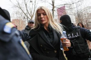Laura Vicol și Vladimir Ciorbă sunt aduși la audieri la DIICOT în dosarul Nordis, în București, 3 februarie 2025. Inquam Photos / George Călin