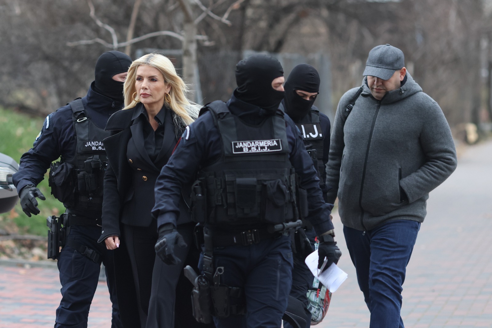 Laura Vicol și Vladimir Ciorbă sunt aduși la audieri la DIICOT în dosarul Nordis, în București, 3 februarie 2025. Inquam Photos / George Călin