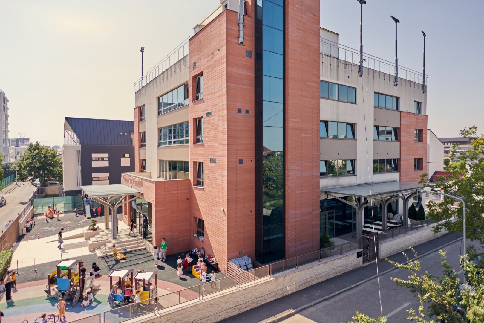 Scoala_Internationala_Verita_exterior