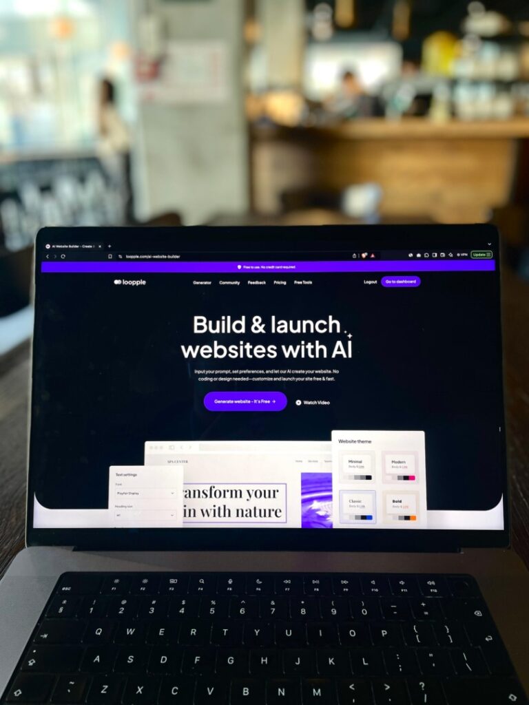 Platforma LoopleAI, creată de Andrei Fredy Crăciun şi Rareş Toma, creează în mai puţin de 30 de secunde un website de prezentare