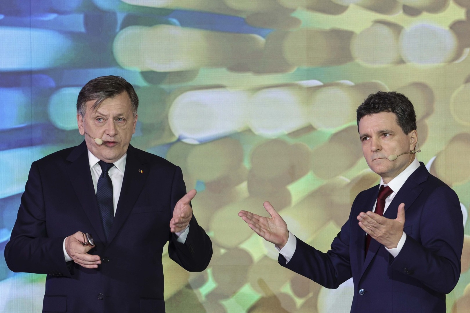 nicusor dan si crin antonescu la dezbatere la digi24
