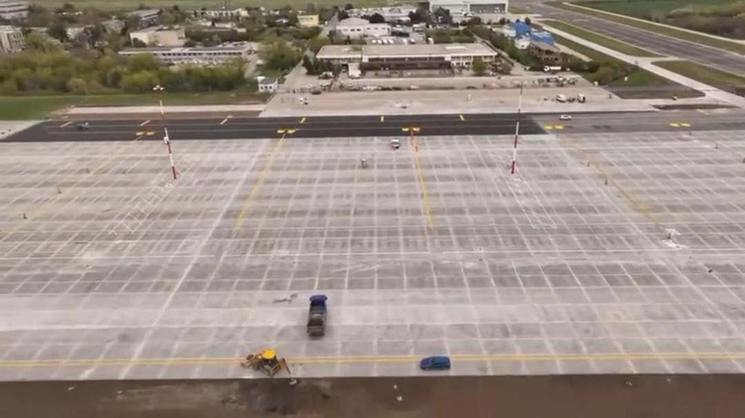 Aeroport Henri Coandă, lucrări de modernizare suprafață de mișcare, Cale de rulare