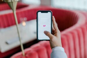 Aplicația de ridesharing Lyft