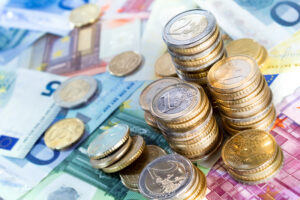 Bani, euro și dolari.