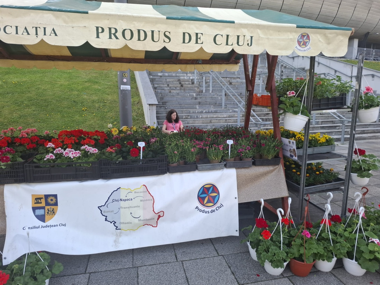 Stand cu flori la targ Paste Cluj
