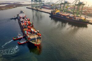 cargoboturi intr-un port