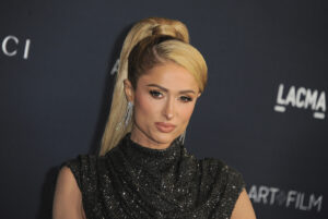paris hilton la un eveniment