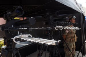 sistem anti-drona la un targ militar