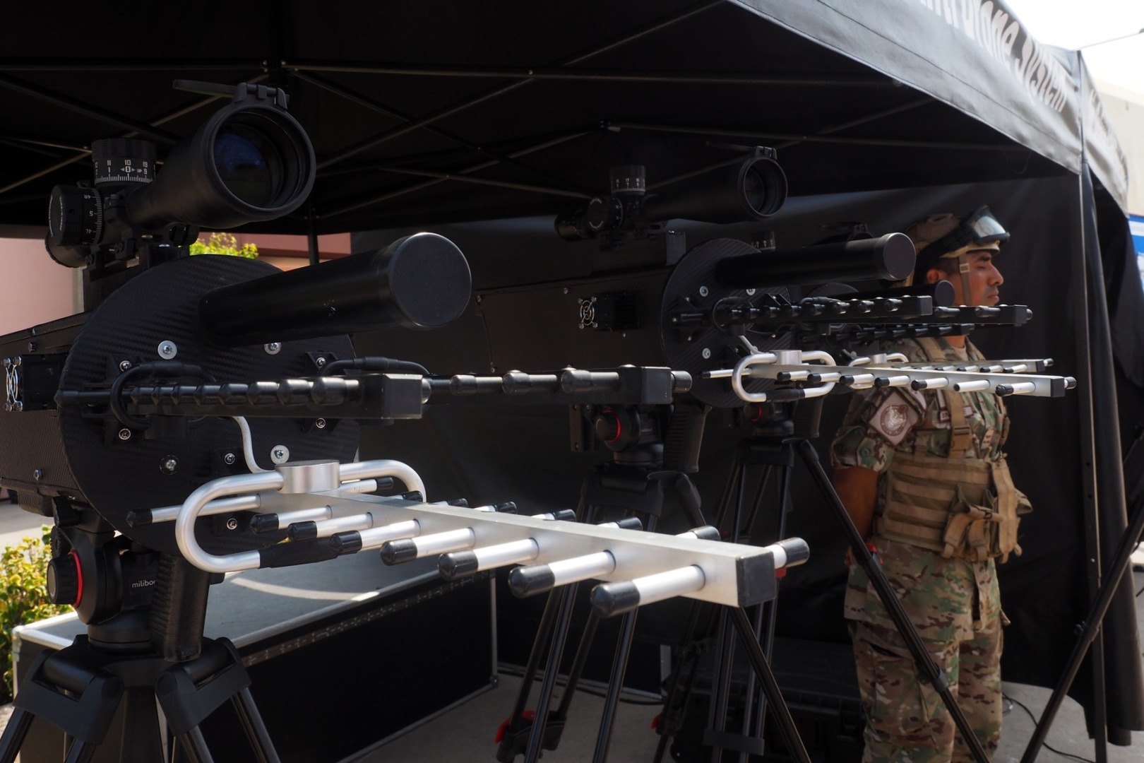 sistem anti-drona la un targ militar