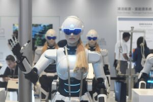 roboti la un targ d etehnologie din china