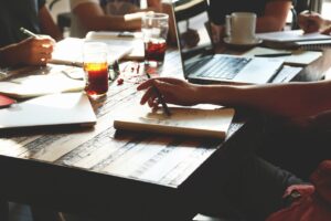 Startup, companii, echipă, antreprenori