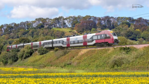 tren construit de compania poloneza pesa