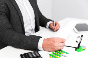angajat de la departamentul financiar