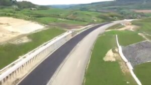 Autostrada Transilvania lucrările de construcție a secțiunilor de autostradă Nădășelu - Mihăiești și Mihăiești - Zimbor