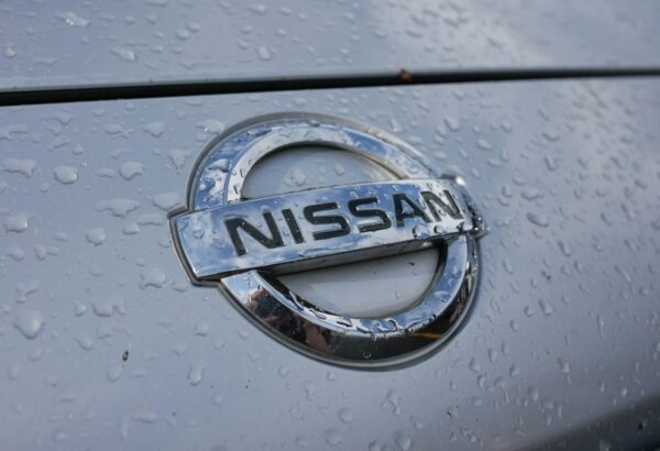 Logo Nissan