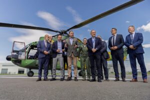 Bogdan Gruia la IAR Ghimbac cu elicopter