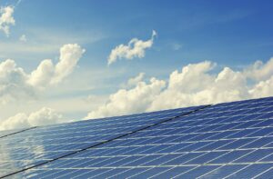 Panouri fotovoltaice, Sustenabilitate, Companie de energie