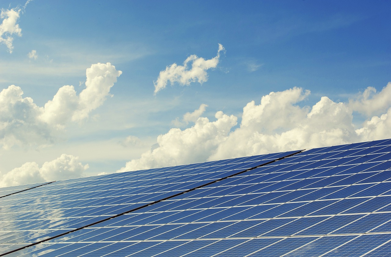 Panouri fotovoltaice, Sustenabilitate, Companie de energie
