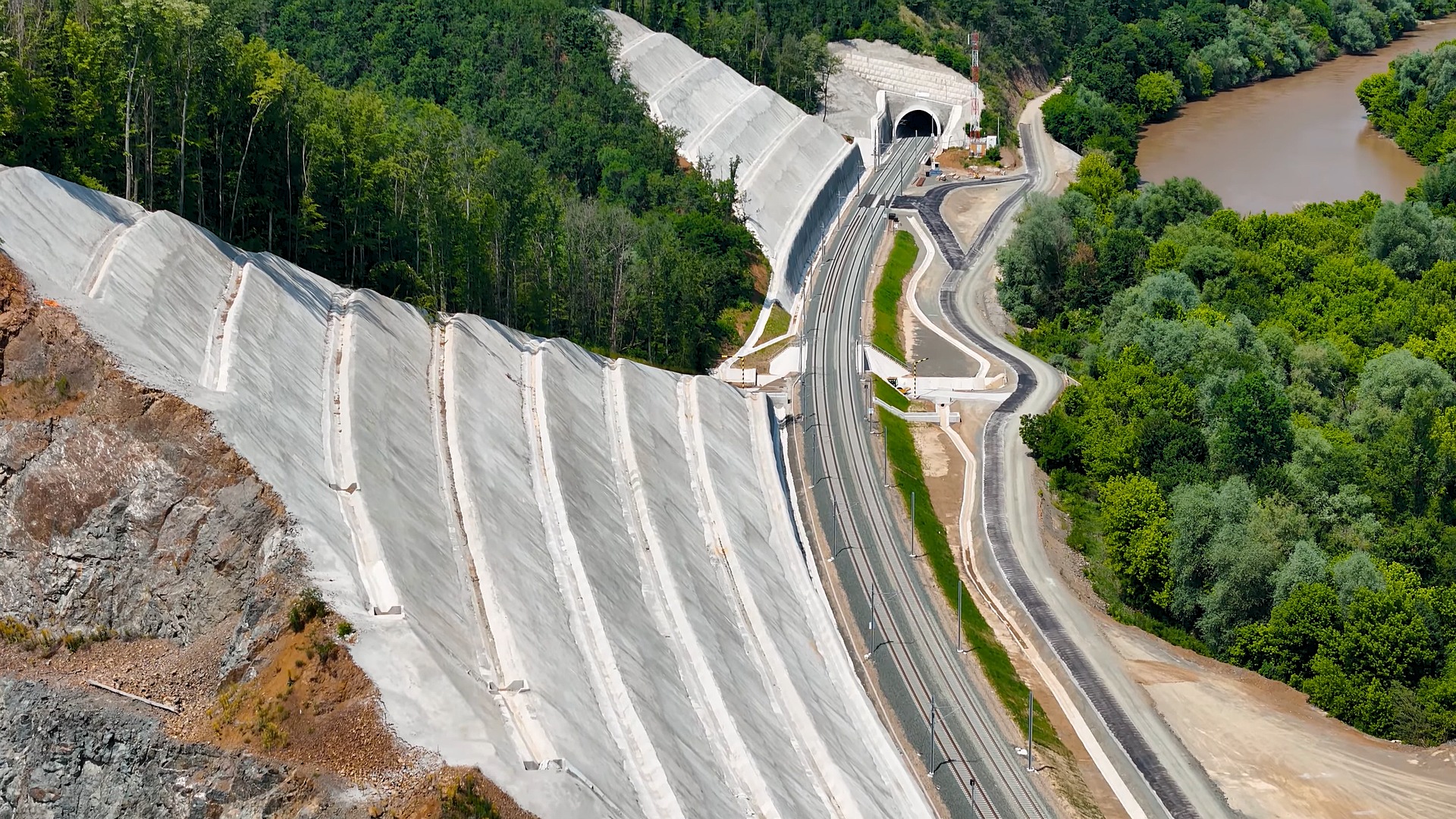 Cele două consolidări-gigant tunel Bătuța