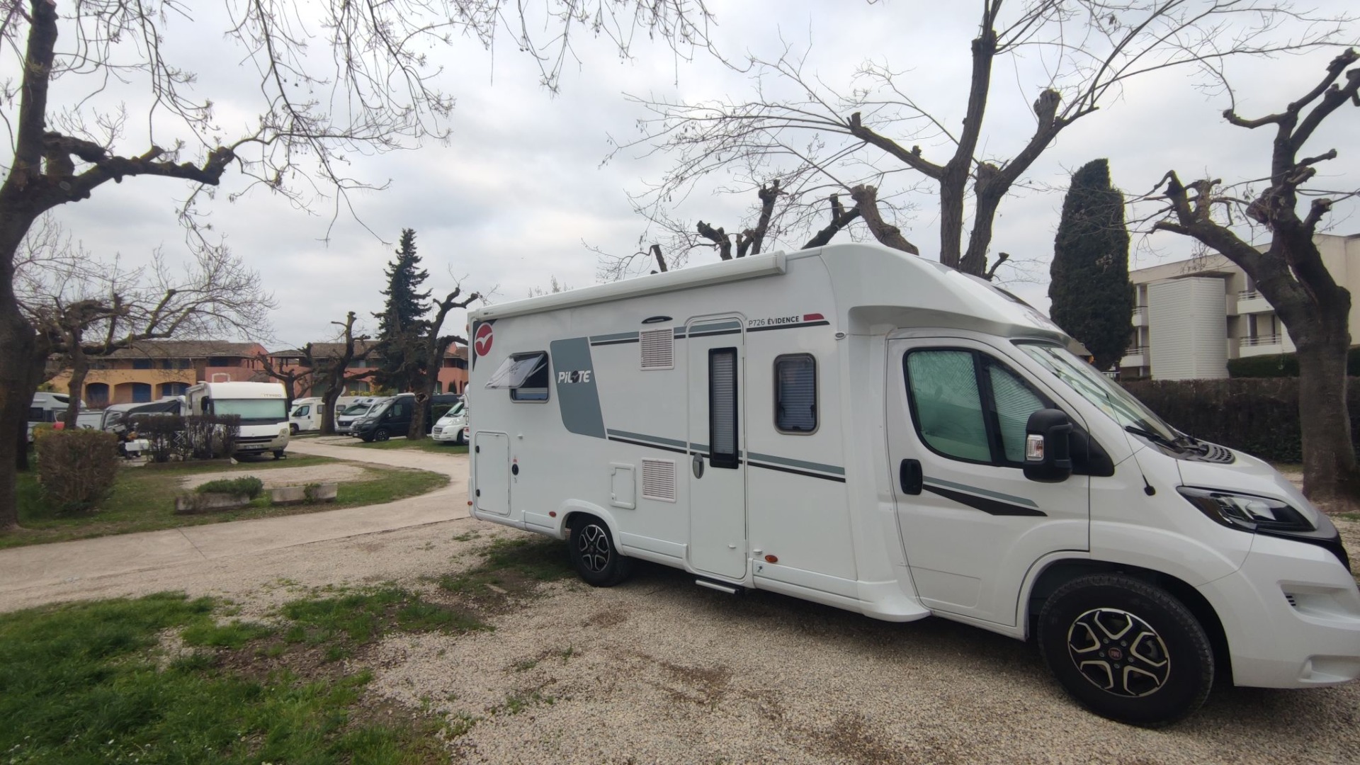 Green Camper Autorulota in Franta