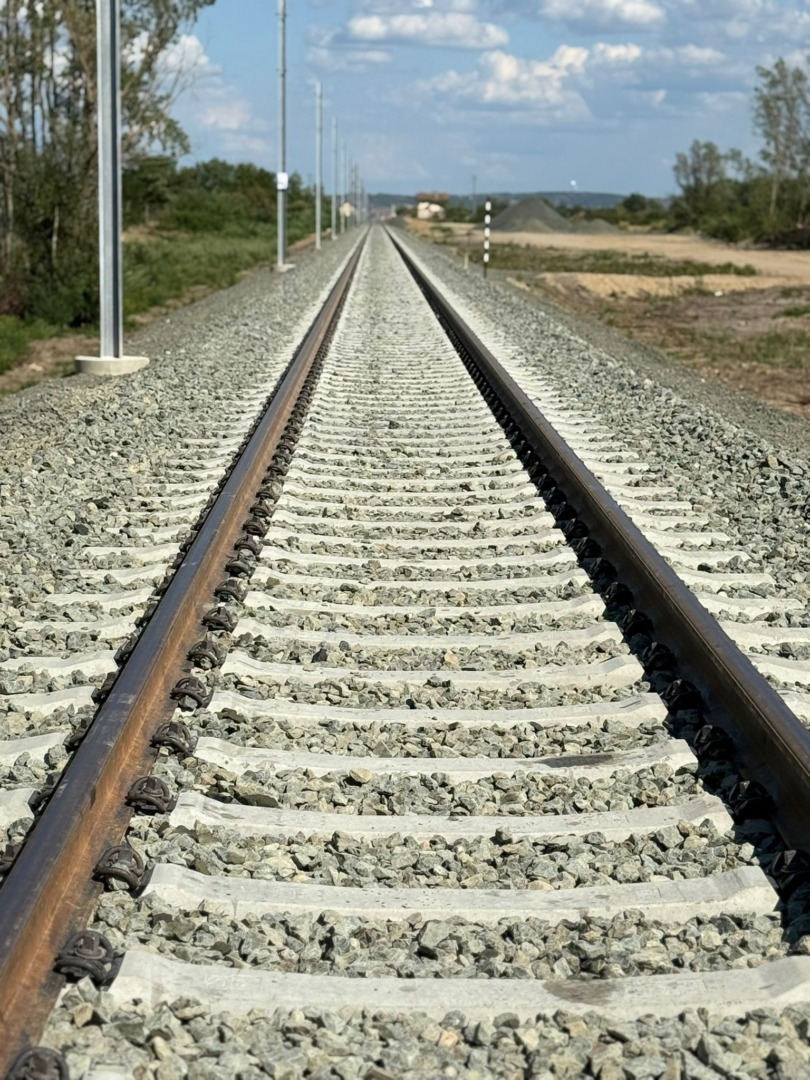 7 kilometri de cale ferată nou-construită redeschiși circulației pe LOTUL 4 ALEȘD - FRONTIERĂ 1