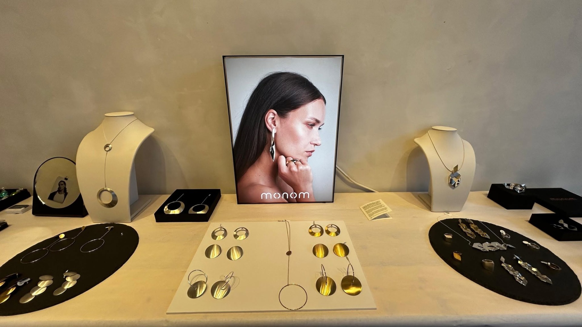 bijuterii Monom